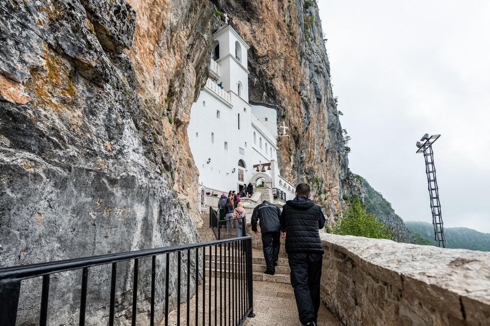 Ako verujete u Boga i imate problem, ove reči čitajte svaki dan! Pred njim kleče svi - muslimani, katolici i Srbi