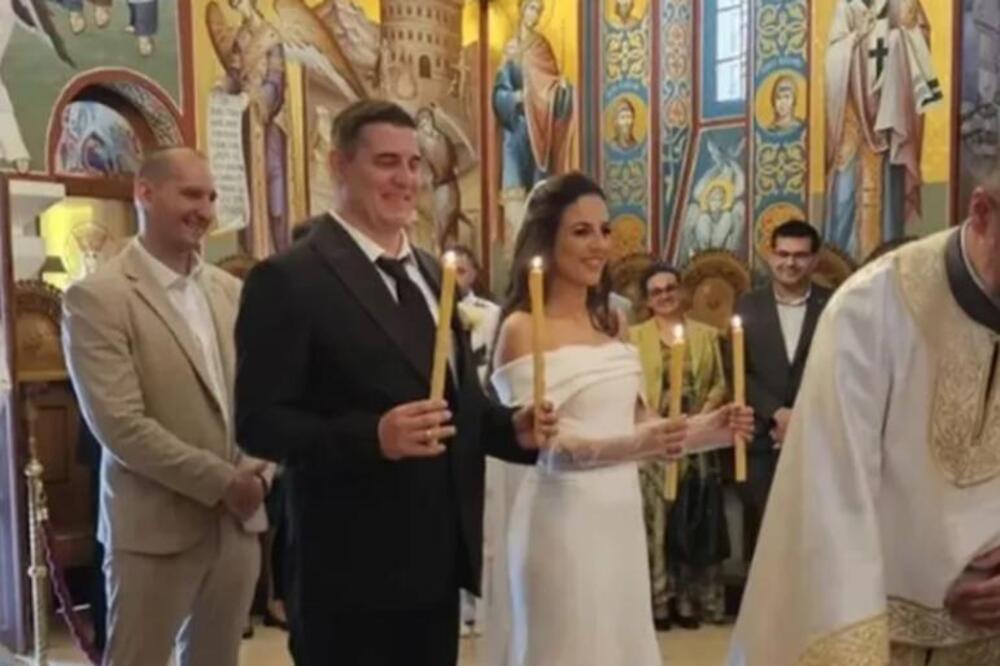 Oženio se treći sin Vanje Bulića! Osvanule slike prelepe Ivane u venčanici