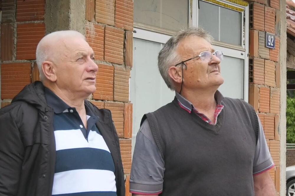 Desetak roda u borbi za napušteno gnezdo u čačanskom naselju Lugovi! Sada se pojavile i jako retke crne rode (FOTO)