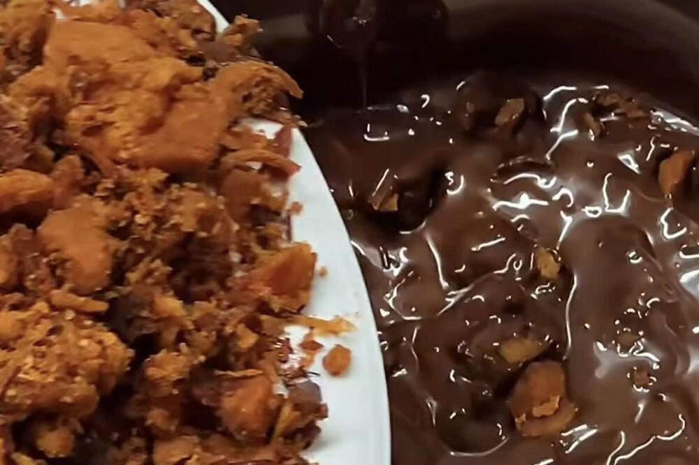 Ceca iz Vojke pravi neverovatan delikates na sprski način: Sve radi ručno i sve što napravi odmah plane (FOTO)