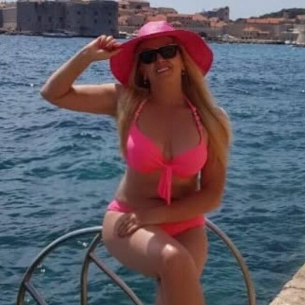 Horor! Naša pevačica završila u bolnici zbog čia semenki