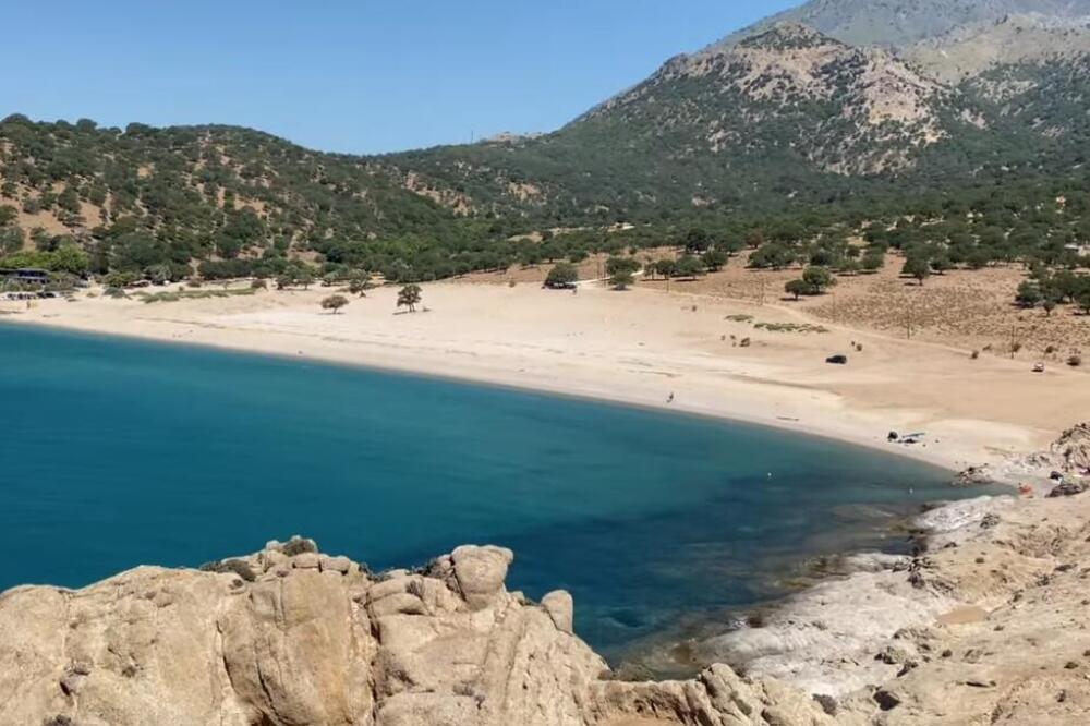 Ovo ostrvo je nabolja tajna Grčke: Nema horde turista, kupate se u miru, a malo ko zna za njega!