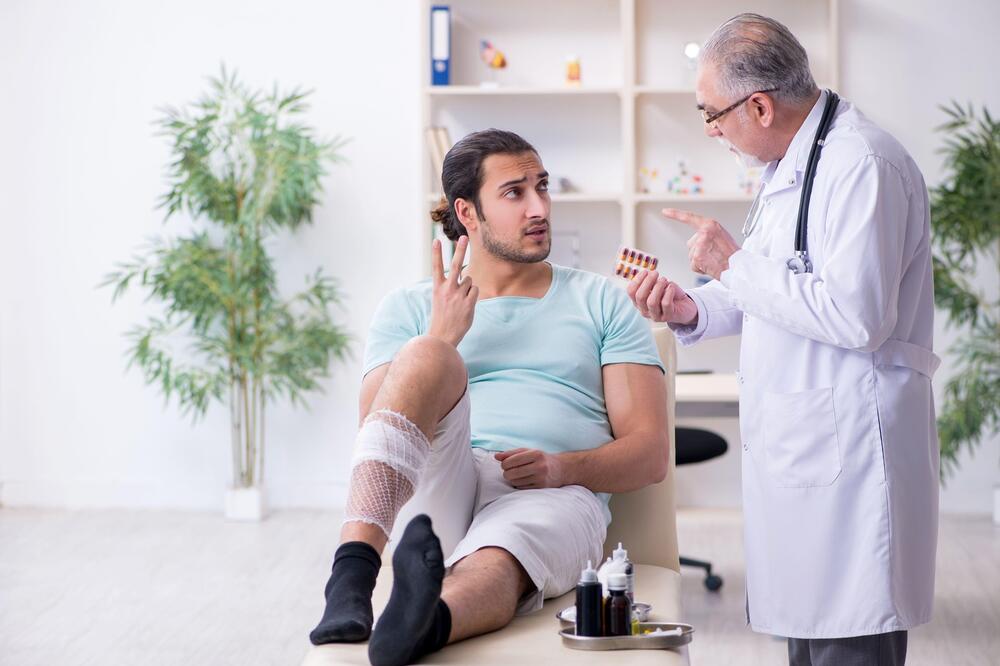 NE DAJ BOŽE DA TE ZABOLI GRLO U STRANOJ ZEMLJI! Andrej se zabezeknuo posle posete lekaru, RAČUN IZ BOLNICE PAPREN