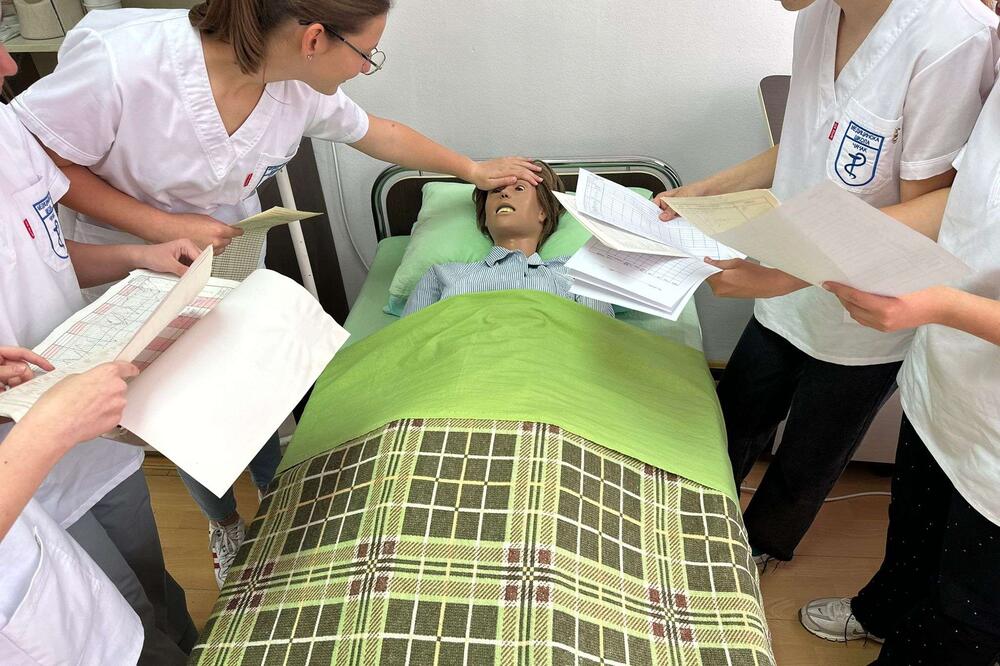 Sve više devojčica odlučuje se da upiše Medicinsku školu u ovom gradu: Jedno je od najhumanijih zanimanja