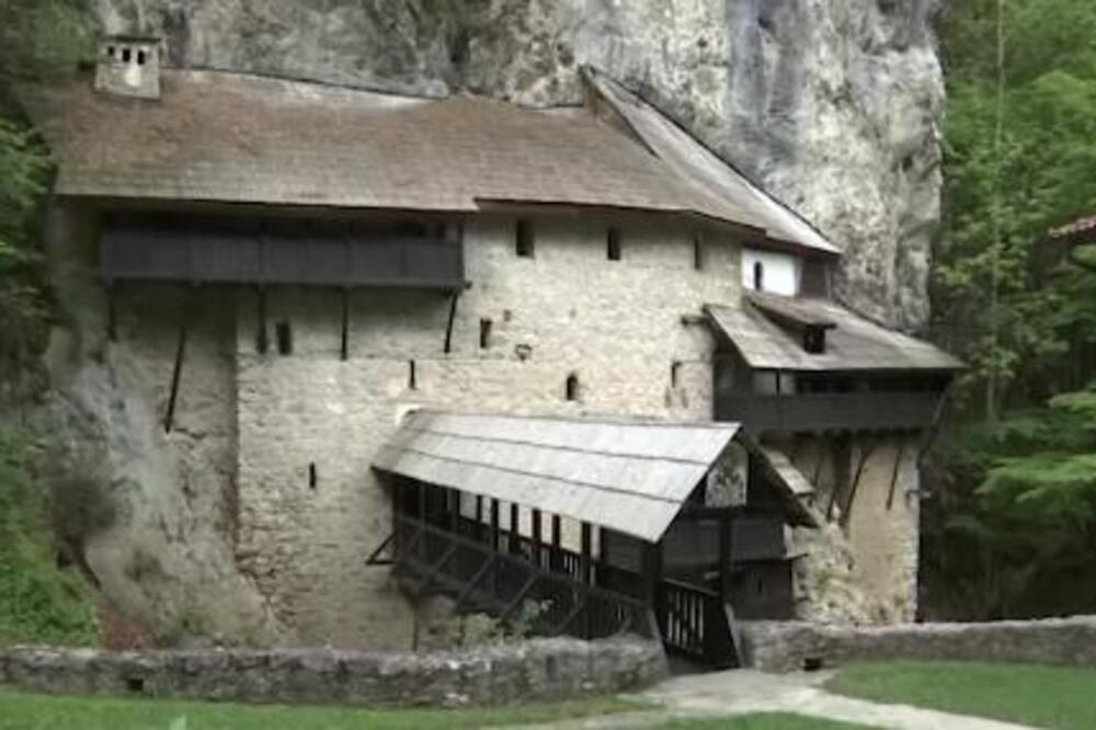 I muslimani dolaze po isceljenje u ovaj srpski manastir: Tu su mošti velikog čudotvorca, mole se i zdravi i bolesni