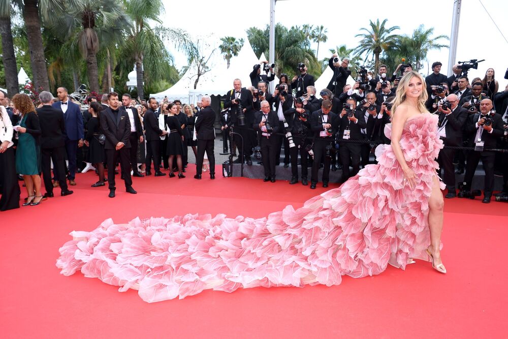 Haljina je delovala kao da je izašla iz bajke