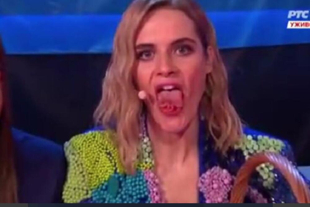 Da čovek ne poveruje! Zbog "umeća" voditeljke ceo svet ostao u šoku, da li je stvarno ovo uradila?