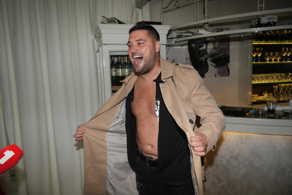 Emotivni kadrovi Ljube Perućice sa tek rođenom ćerkom: Pevač puca od sreće, ovo će sve raznežiti