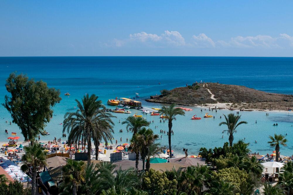 Srbi više neće da idu na more u junu, more odlažu za jesen! Skupi aranžmani otišli kao alva, mesta skoro da nema