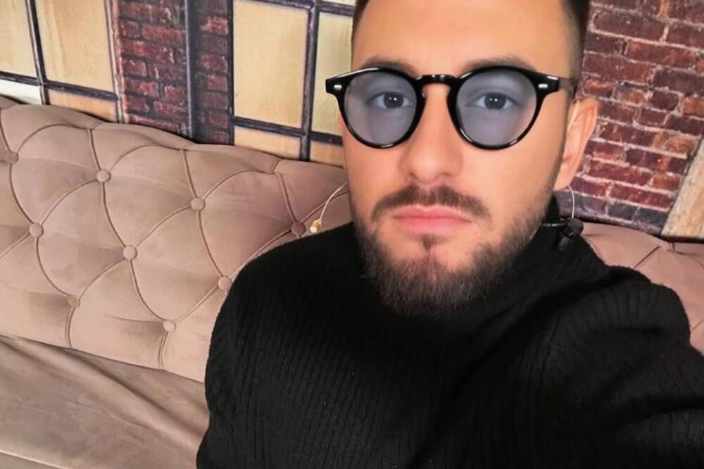 Naš pevač godinu dana imao trojku sa bračnim parom! Detalji zabezeknuli naciju, evo kako je i izgledala