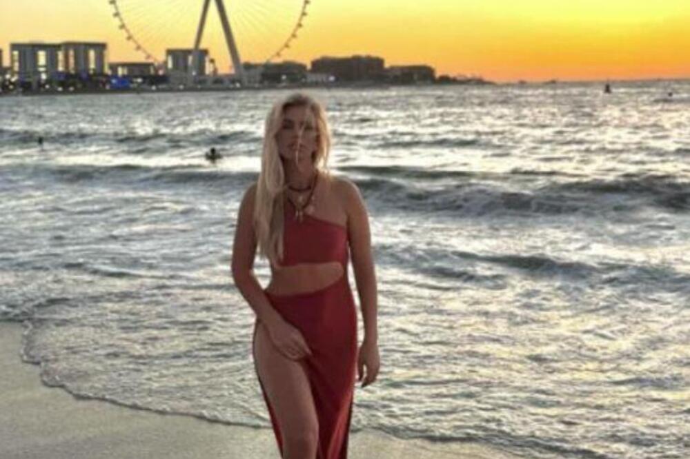 Udala se za 11 godina starijeg, a beži od medija kao đavo od krsta! Sad objavila sliku sa šlicem do pola intime