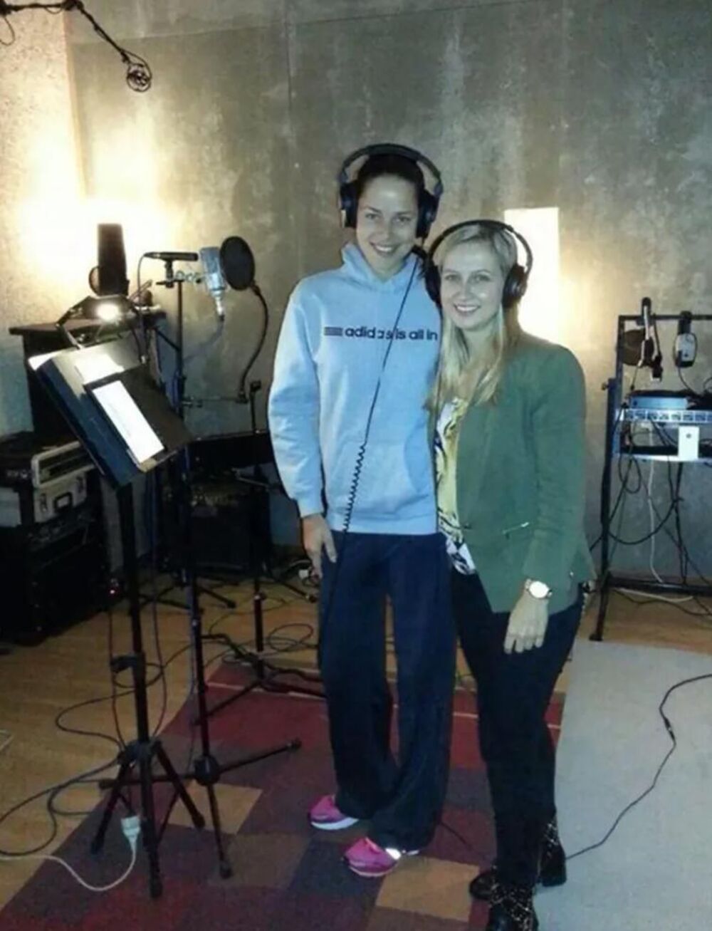 Ana u muzičkom studiju