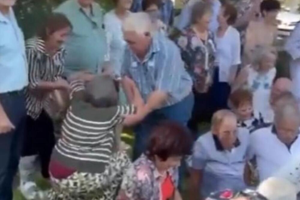 "Ove godine i mene isto čeka" Urnebesan snimak proslave godišnjice mature kruži mrežama, ovo je hit! (VIDEO)