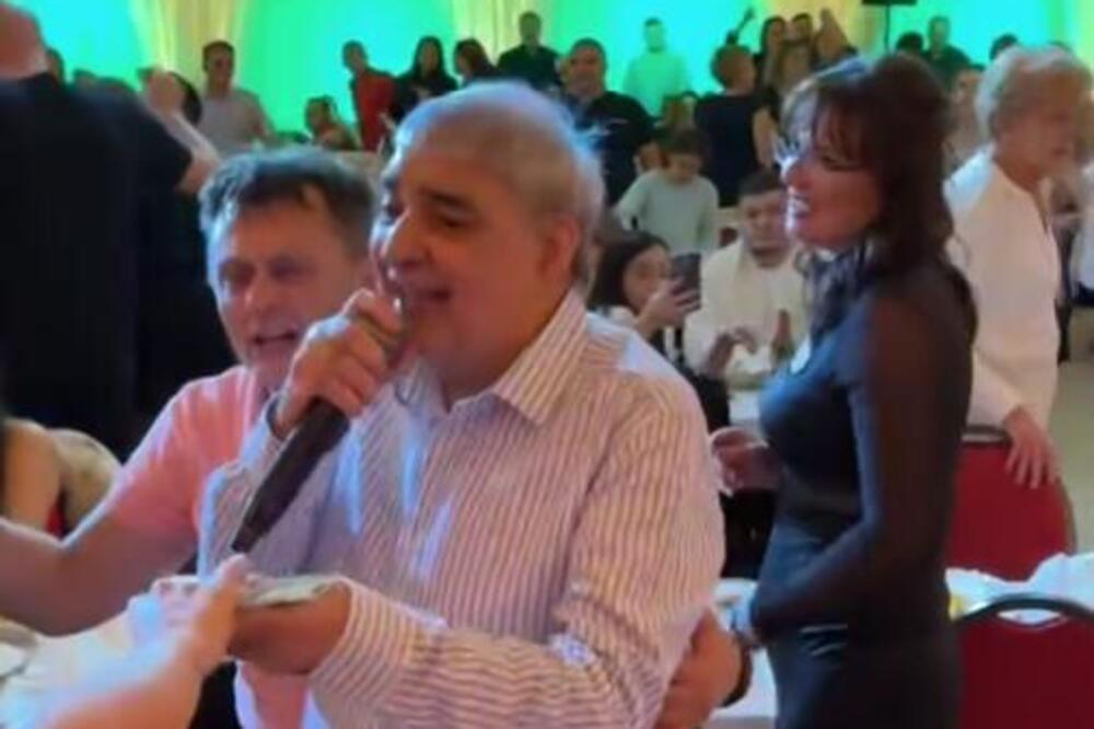 Šok snimak uzburkao Srbiju! Folker "uhvaćen" u krađi bakšiša, napali ga kad su videli šta radi