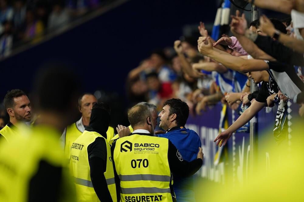 Haos pred derbi Barselone: Autom pregazio ljude! (VIDEO)