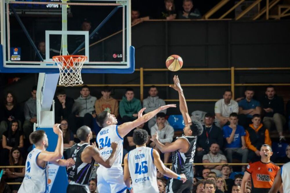 Detalj sa utakmice Spartaka i Partizana u Subotici