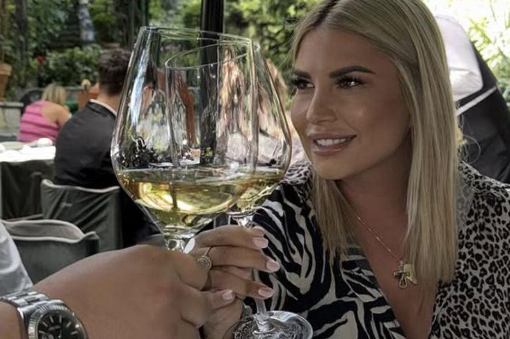 Konačno ih vidimo zajedno! Nakon slike Dee sa drugim muškarcem, osvanula nova! Više se ne kriju