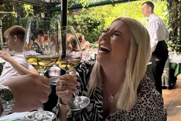 VERILA SE DEA ĐURĐEVIĆ! Voditeljka objavila sliku sa vereničkim prstenom, ovakvo nešto Srbi još nisu videli (FOTO)