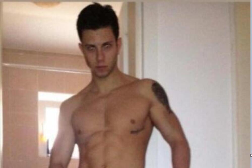 Voditelj Pinka na stubu srama! Osvanula slika na kojem pokazuje polni organ, svi šokiranu onim dole