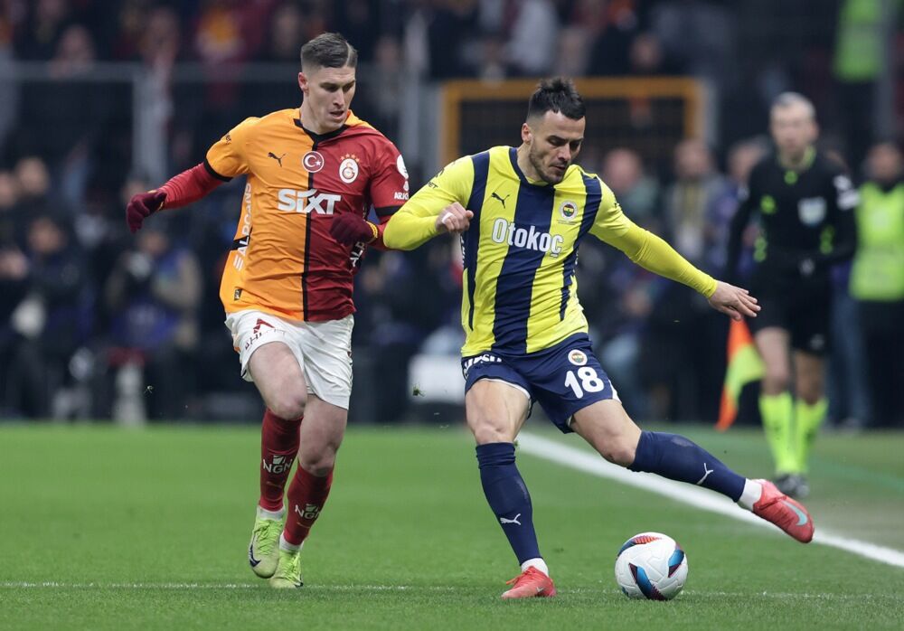 Filip Kostić (desno)