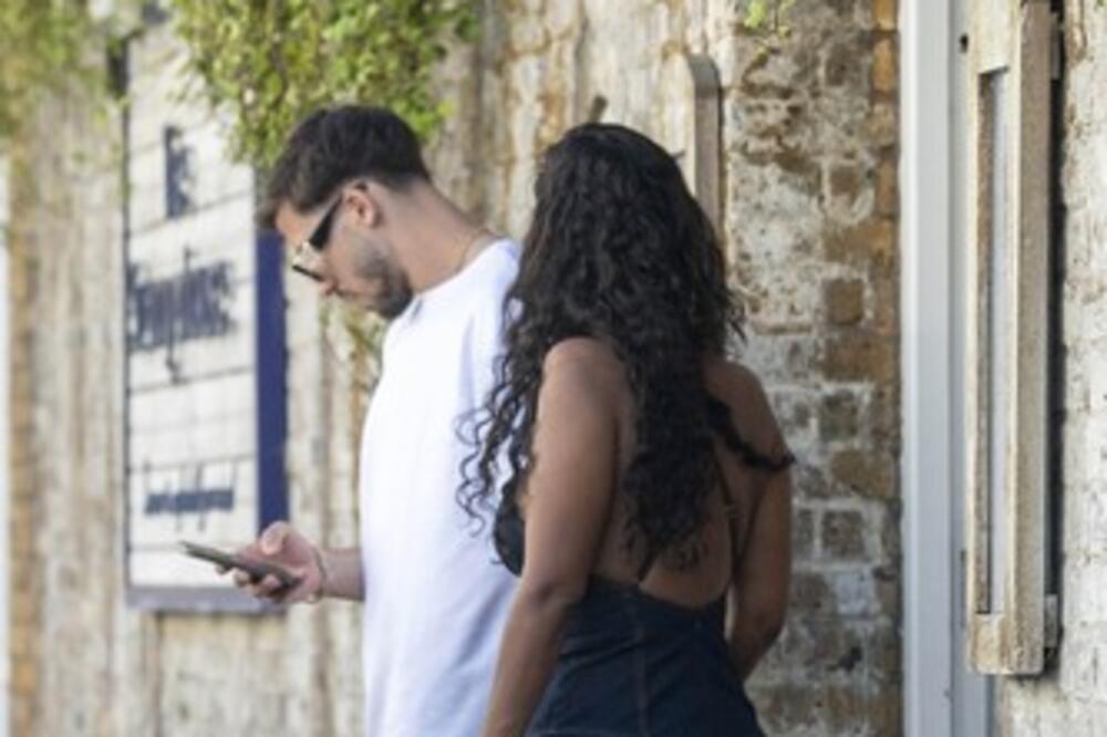 Popustile im kočnice, nije ih briga što svi gledaju! Maja i fudbaler uhvaćeni u po bela dana, šok i neverica