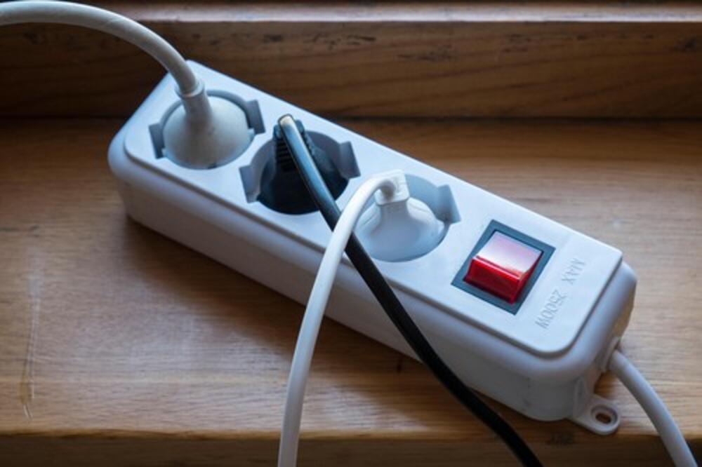 Ovaj električni uređaj je tempirana bomba! Ako ga ostavite uključenog, desiće se katastrofa