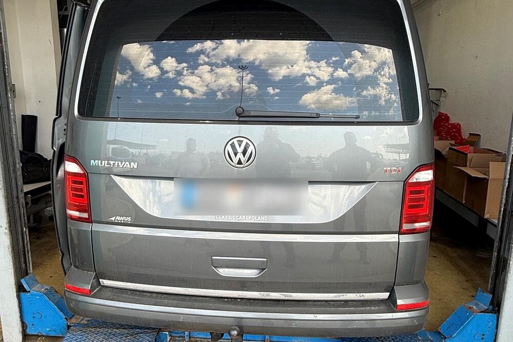 Šta se ovo sada desilo na Horgošu?! Carinici otvorili kombi, pa zanemeli od prizora! Zaplena kakvu niste videli!