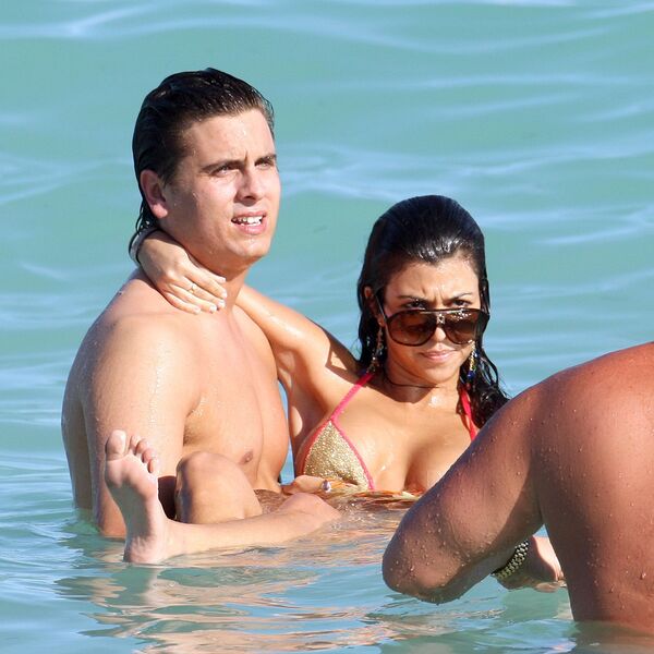 "Dobila sam udarac u lice dok sam..." Patosirali je na kontroverznoj beloj žurki - snimak ponovo dospeo u javnost