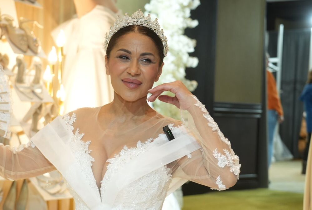 Mina je tek 16 dana u vezi, a udaje se