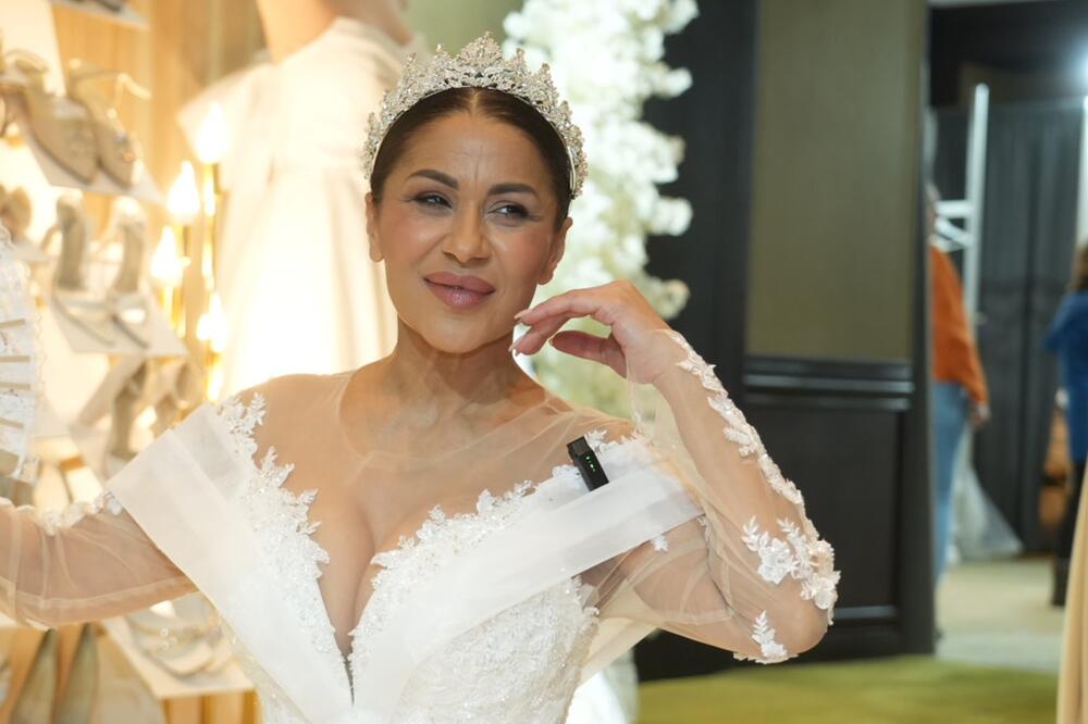 " Bog je hteo tako da bude, on 45 godina, ja 50 - sve idealno" Mina Kostić našla čoveka svog života i rekla "DA"