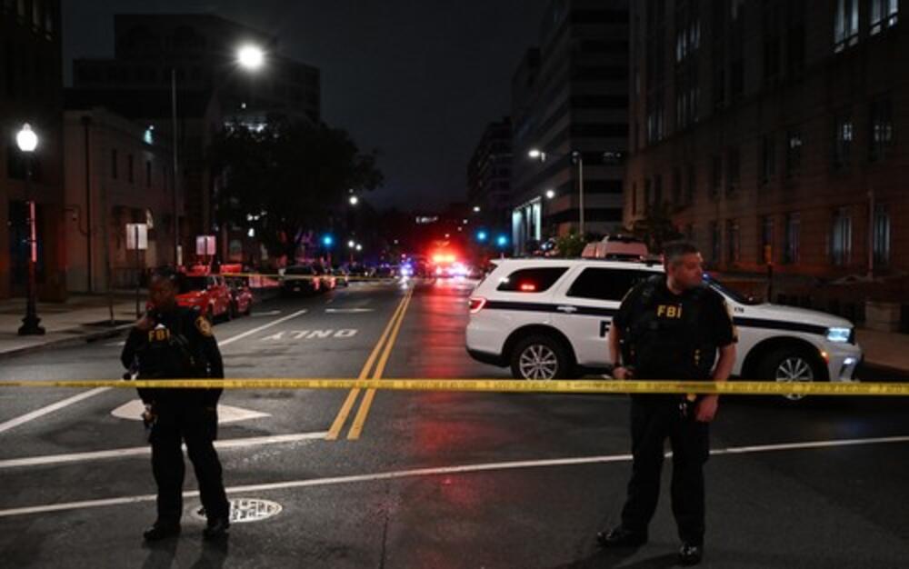 PUCNJAVA U NOVOM SADU Muškarac ispalio nekoliko, pa se zabarikadirao: POLICIJA SA DUGIM CEVIMA NA TERENU!