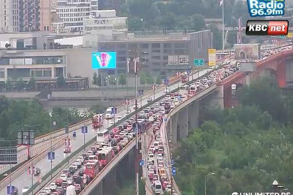 Totalni kolaps u Beogradu zbog nevremena! Kritične tačke - vozila stoje u mestu, gužve u mnogim delovima grada