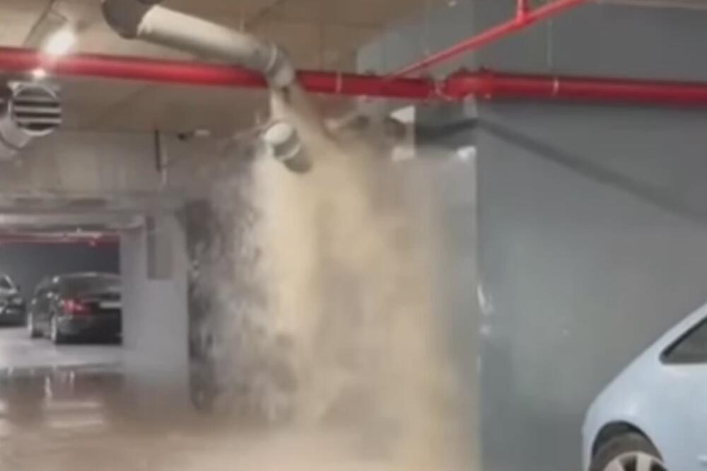Poplava potapa garažu tržnog centra u Beogradu: Jeziv snimak širi se Srbijom, pogledajte samo ovo (VIDEO)