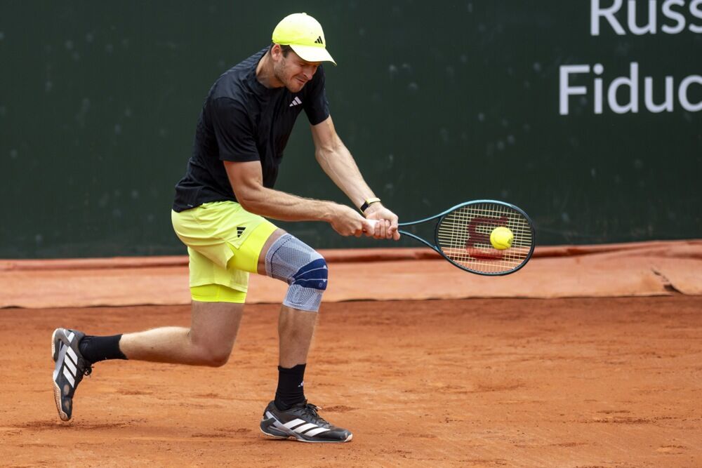 Hubert Hurkač na meču protiv Sebastijana Ofnera u polufinalu turnira u Ženevi