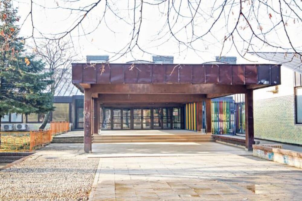 Nevreme poplavilo školu u Beogradu! Zabrinuti roditelji poslali jezive snimke, đaci u vodi, a direktorka Vesna...