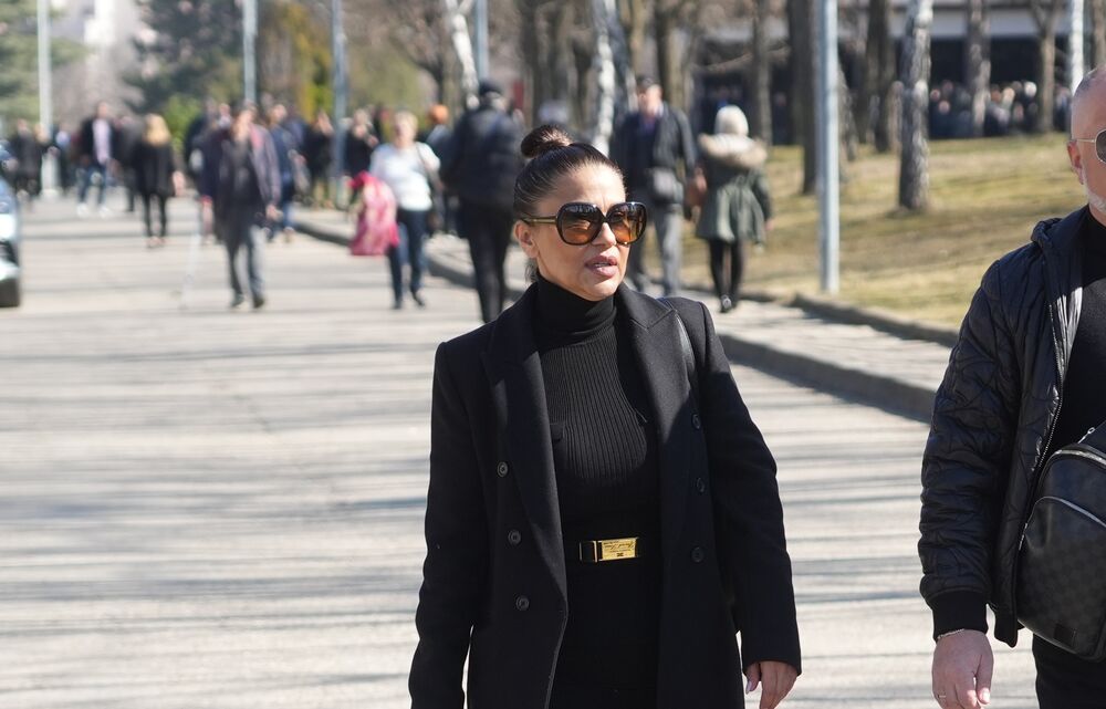 Ime koje je dobila od roditelja je Minira Jašari