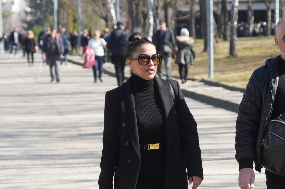 Rođena kao muslimanka Minira Jašari, a u ličnoj ime Jasmina i prezime na -IĆ: Verenika nije videla, ali se udaje..