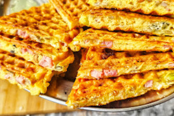 Letnji doručak gotov za manje od pola sata: Vafle sa tikvicama, spolja hrskave, iznutra mekane (RECEPT)