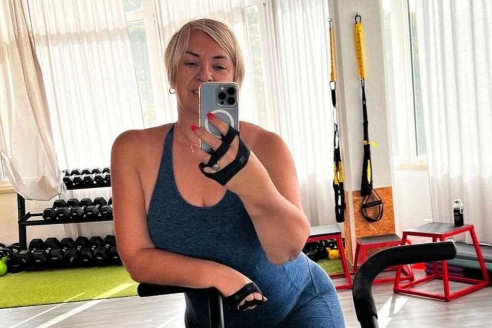 Udovica pevača utegla se u helanke i pokazala u kakvoj je formi: Danijela uzdrmala narod, gledaćete je bez daha