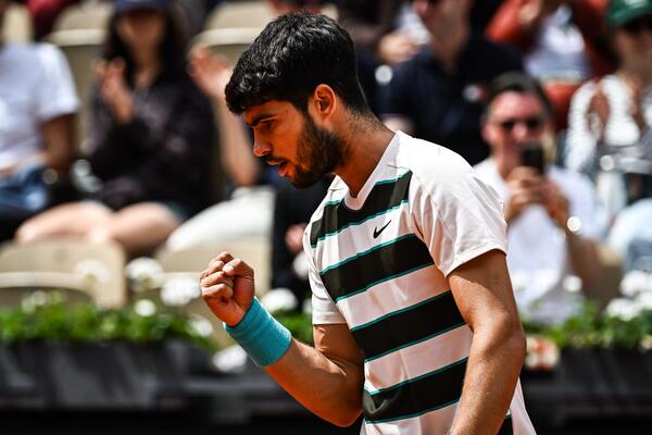 Alkaras deklasirao anonimusa!