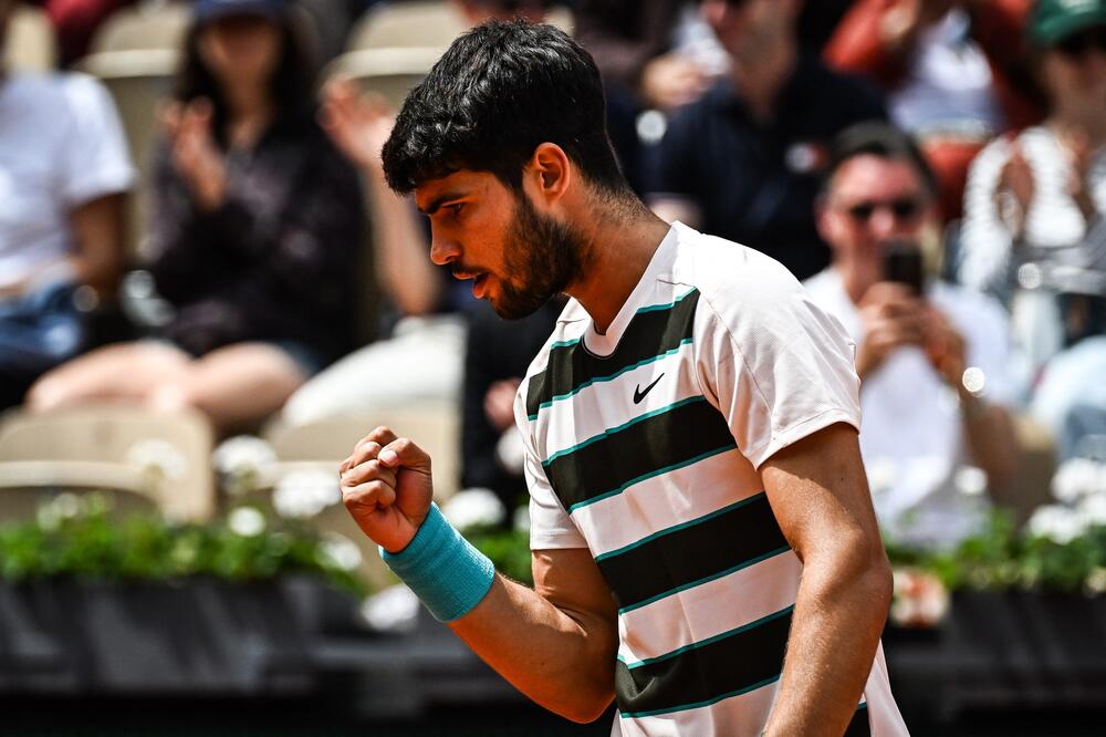 Alkaras deklasirao anonimusa!