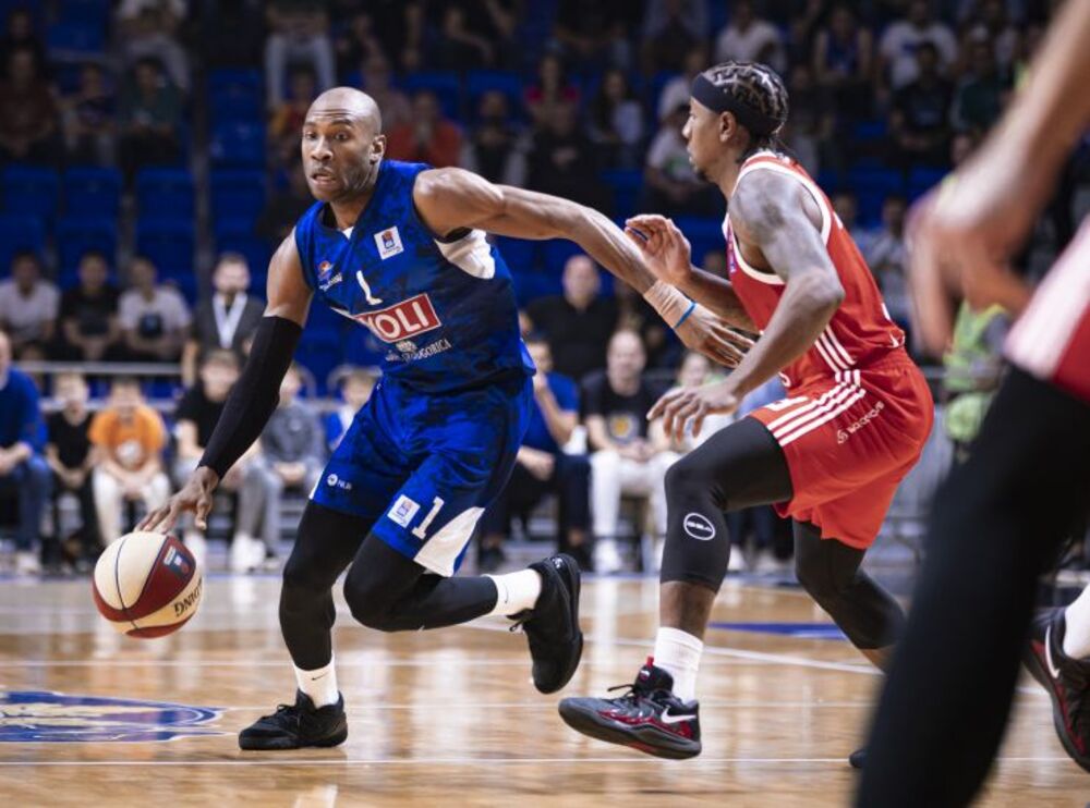 Rašid Sulejmon u prodoru pored Ajzee Kenana