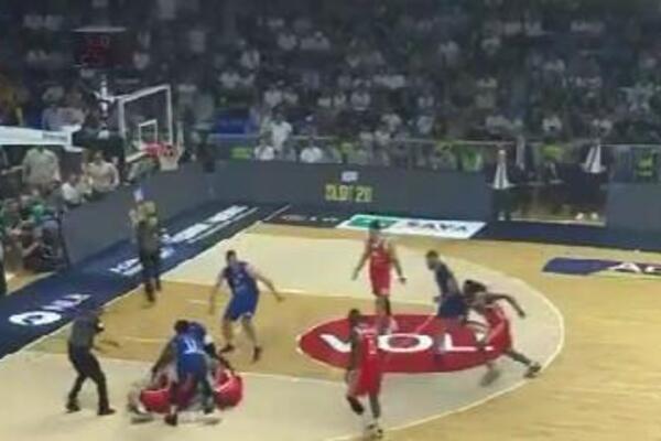 Evo zašto su se zapravo povukli košarkaši Zvezde!