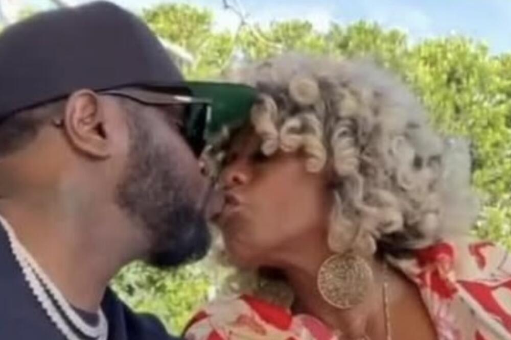 Ne, ovo nisu momak i devojka već mama i sin! Prešli svaku granicu - šok snimak pokazao da imaju bolestan odnos?