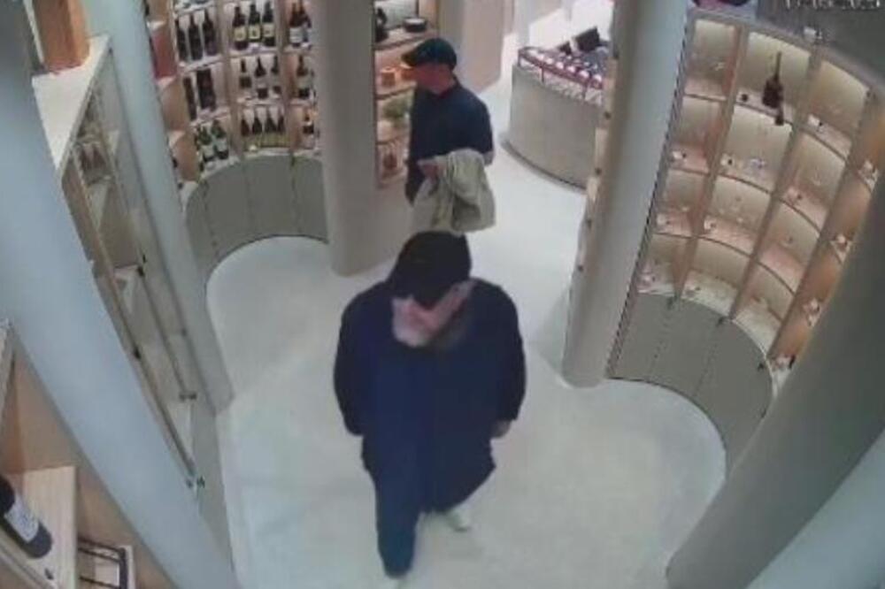 Ako ih vidite, odmah zovite policiju! Beogradom haraju serijski lopovi, jedan krade, dok drugi... (VIDEO)