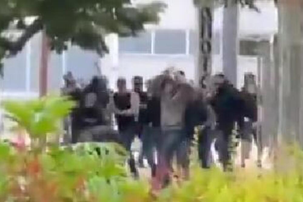 Ko je koga napao? Isplivao snimak brutalne tuče Grobara i Delija!