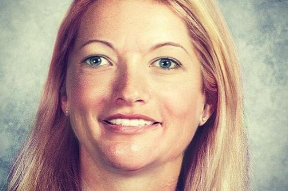 Završila na parkingu, njena torbica i cipele ostale u autu! Plavuša misteriozno nestala, a svi sumnjaju na jedno