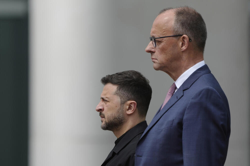 Opa, gospodin Zelenski, dame i gospodo! Tramp ga urnisao što ne nosi odelo, a za Nemačku se picnuo samo tako...