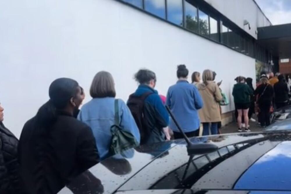 Zbog proizvoda koji košta 178 evra napravili haos u prodavnici: Čekali od 5 ujutru, svađali se, a kad su ušli...