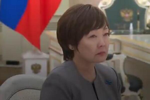Putin rasplakao udovicu japanskog premijera! Briznula u plač čim je ovo izgovorio, a ono što je usledilo... (VIDEO)